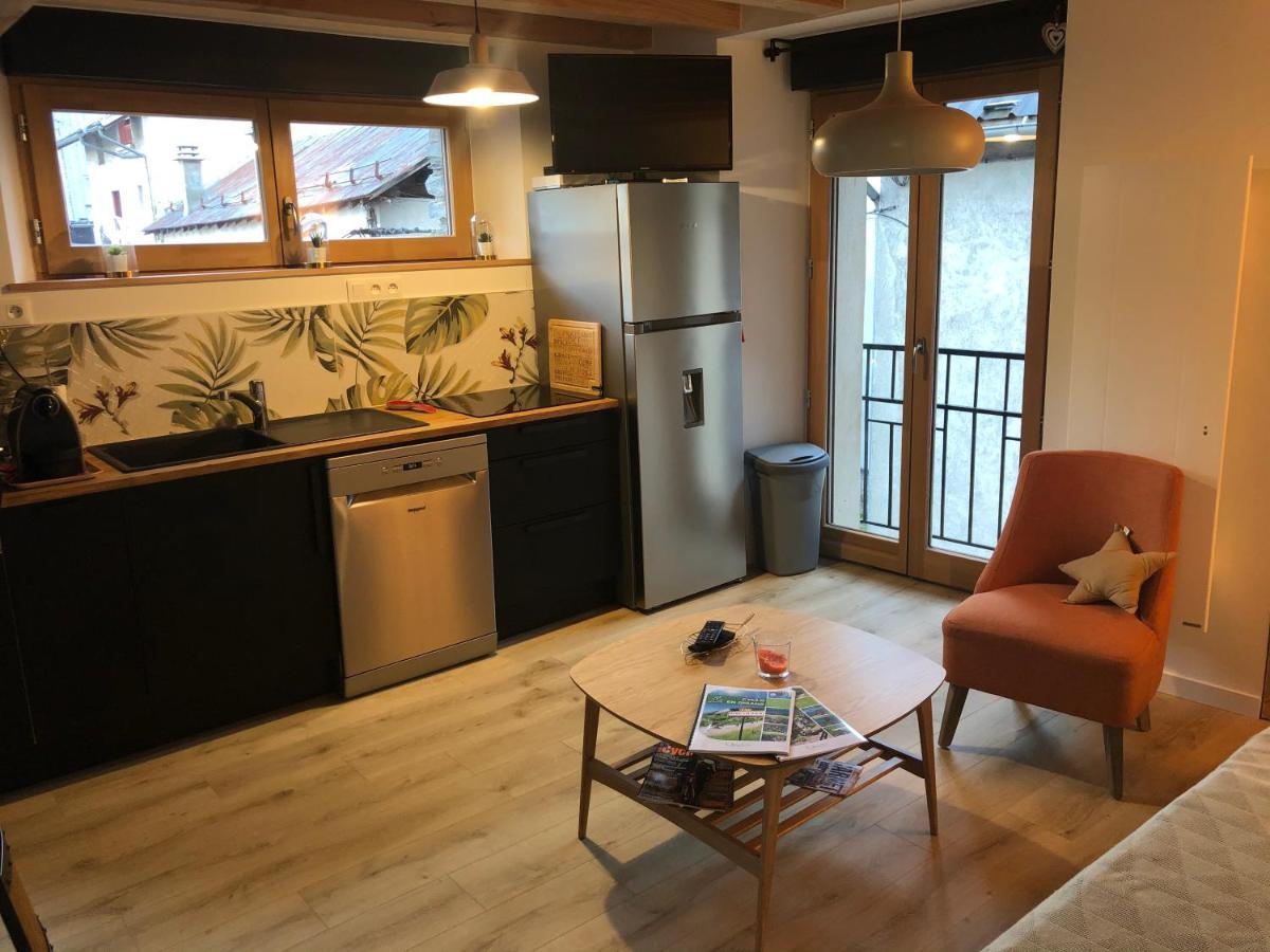 La Maison De La Montagne Le Bourg-dʼOisans Exteriör bild